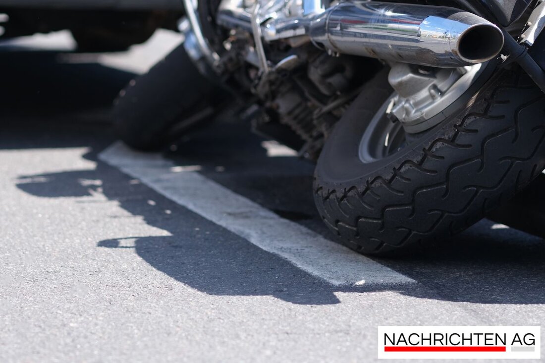 Motorradunfall auf der A23 in Simmering: 25-jähriger Fahrer schwer verletzt, drei Fahrzeuge beteiligt, erhebliche Verkehrsbehinderungen.